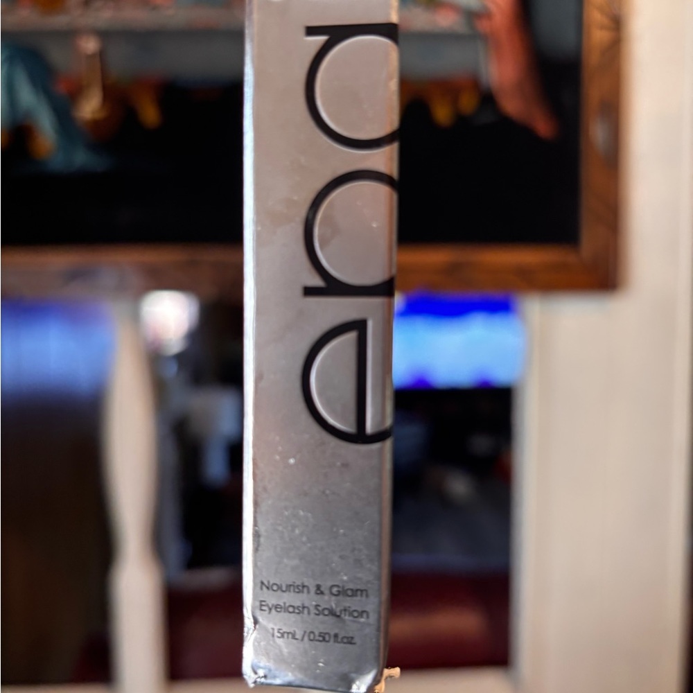 Dollcake Mascara in Silver – Volumizing Lash Formula - Picture 2 of 7